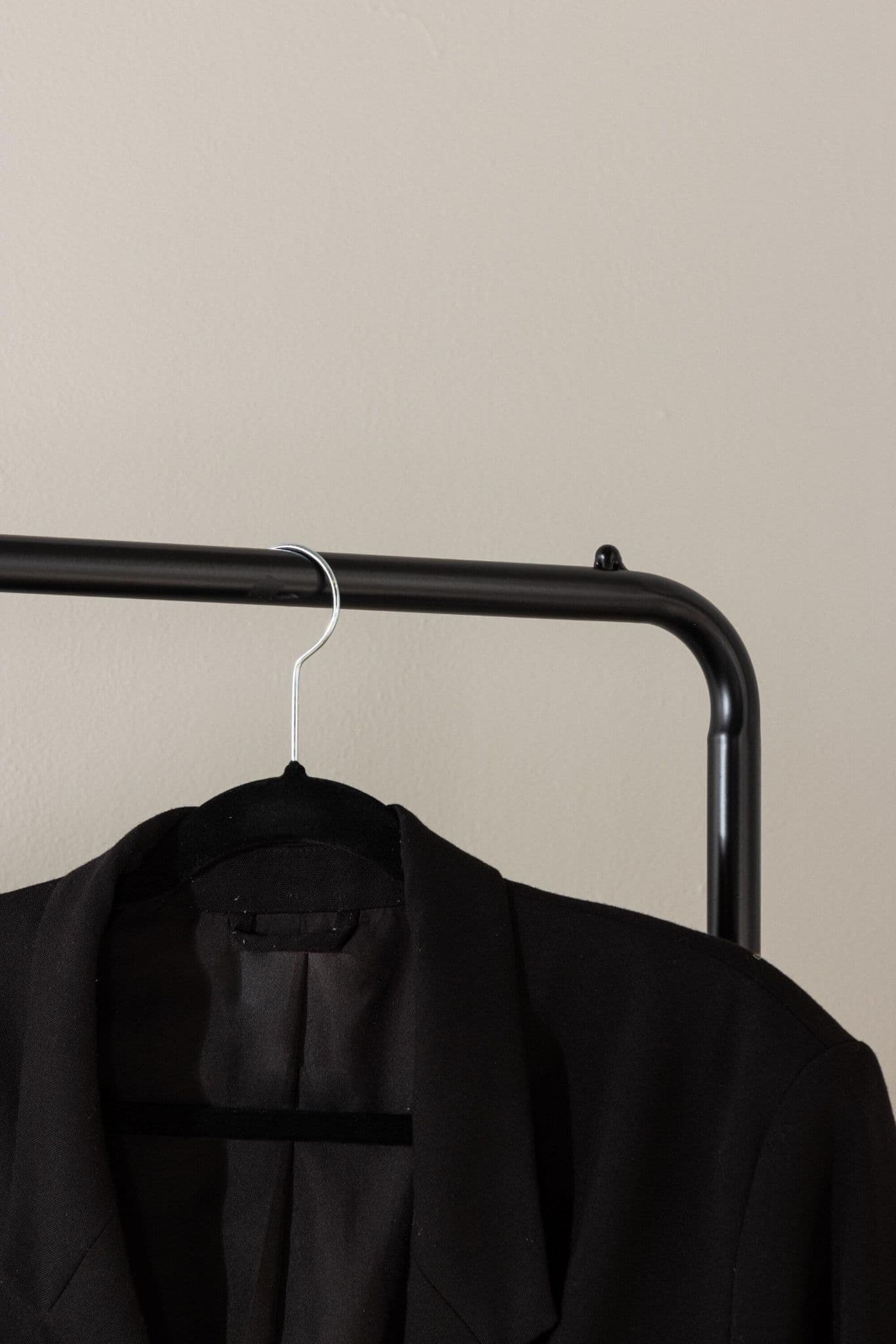 Quito Clothing Hanger, Black - Image 5
